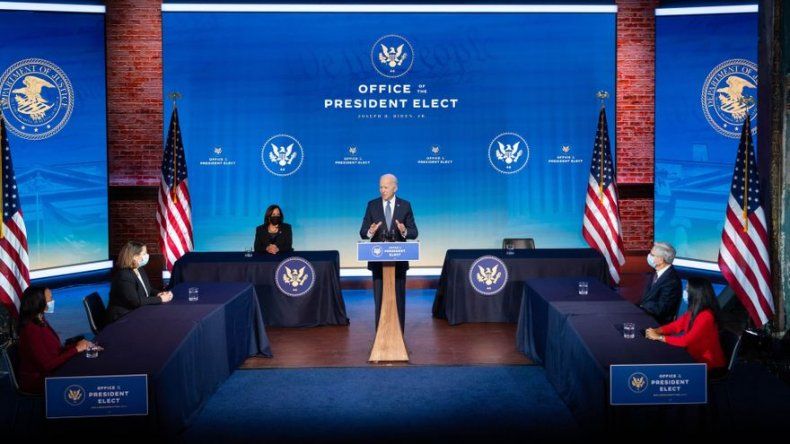 La distribución de las vacunas de covid-19 en EEUU ha sido una farsa, dice Biden