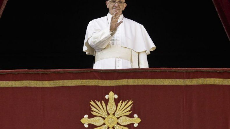 El papa transmite mensaje de misericordia en día de Navidad