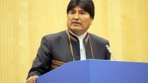 Morales llega a Caracas para reunión de ALBA y solidarizarse con Chávez