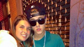 Justin Bieber se tatúa una rosa en el brazo izquierdo