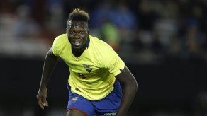 Ecuador sorprende y gana 2-0 a una Argentina sin Messi