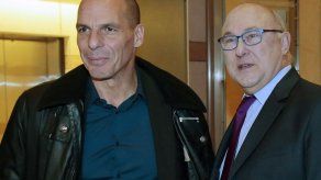 Francia apoya a Grecia en medio tensiones financieras