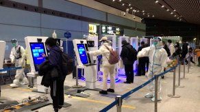 Chinos empiezan a planear viajes tras anuncio del fin de las cuarentenas