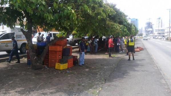 Desalojan a buhoneros de la Tumba Muerto