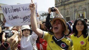 Cientos de colombianos marchan para exigir mejora salarial