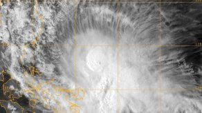 Ordenan a filipinos alejarse de paso de tifón