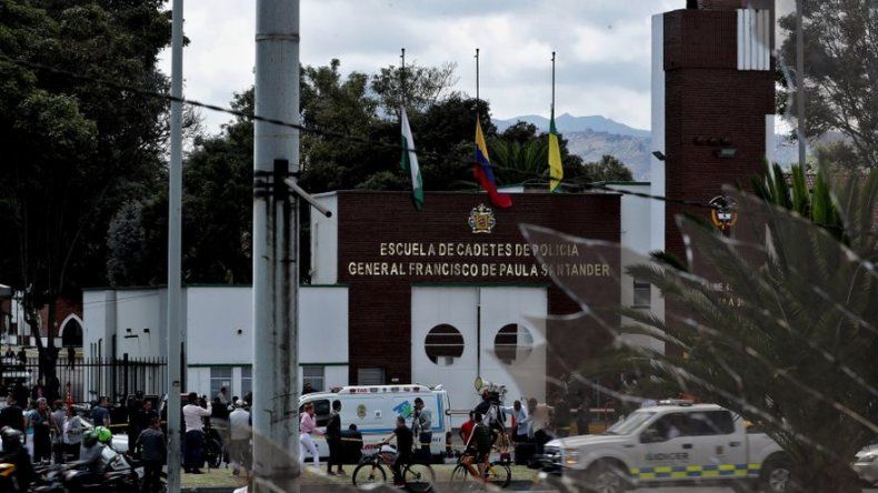 Sube a nueve la cifra de muertos por carro bomba en Escuela de la Policía en Bogotá