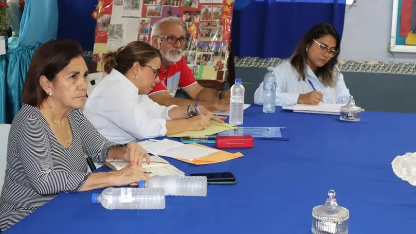 MEDUCA envía a las últimas posiciones docentes de concursos a provincias MEDUCA envía a las últimas posiciones docentes de concursos a provincias