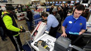 Continúan bajando ventas navideñas en EEUU
