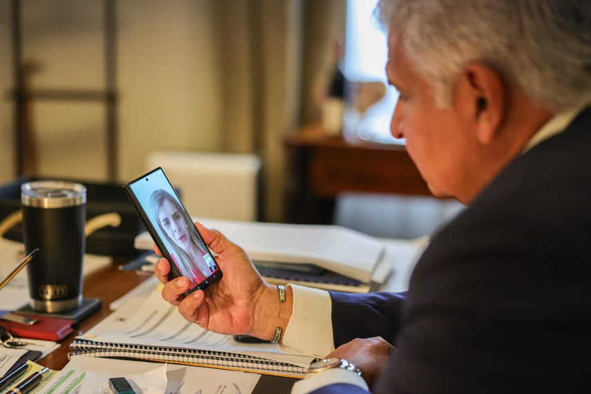 Presidente Mulino felicita a Laura Fernández Delgado