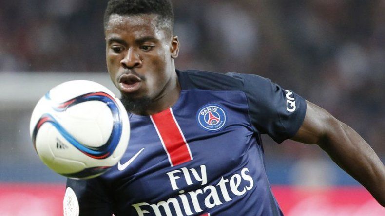 Dos meses de prisión a Aurier, de PSG, por agredir a policía