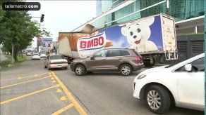 Contenedor se parte por la mitad en Tumba Muerto