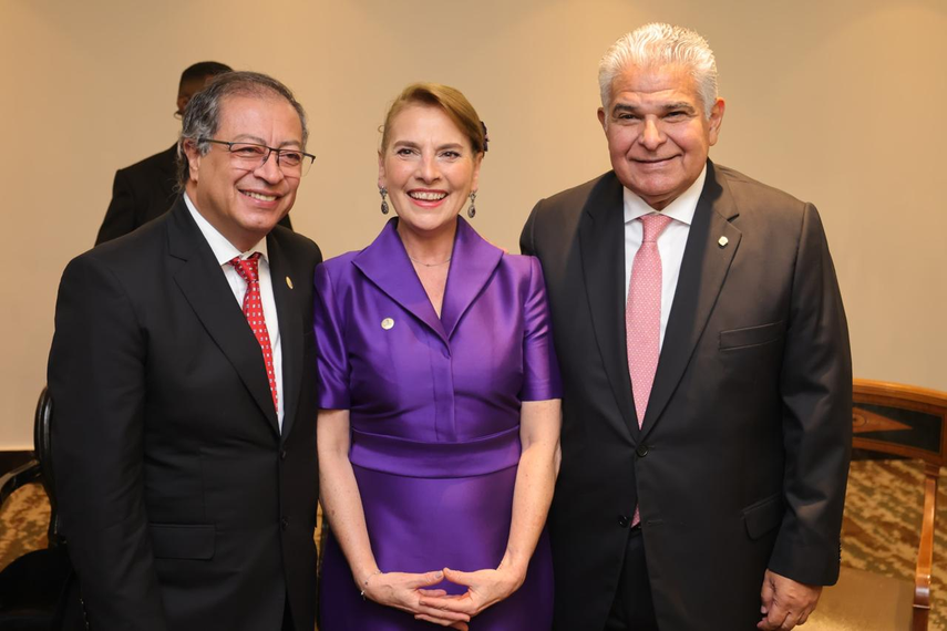 José Raúl Mulino junto a Gustavo Petro