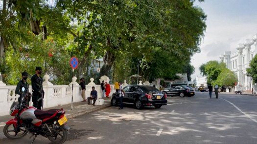 Dimite el presidente de Sri Lanka tras huir a Singapur