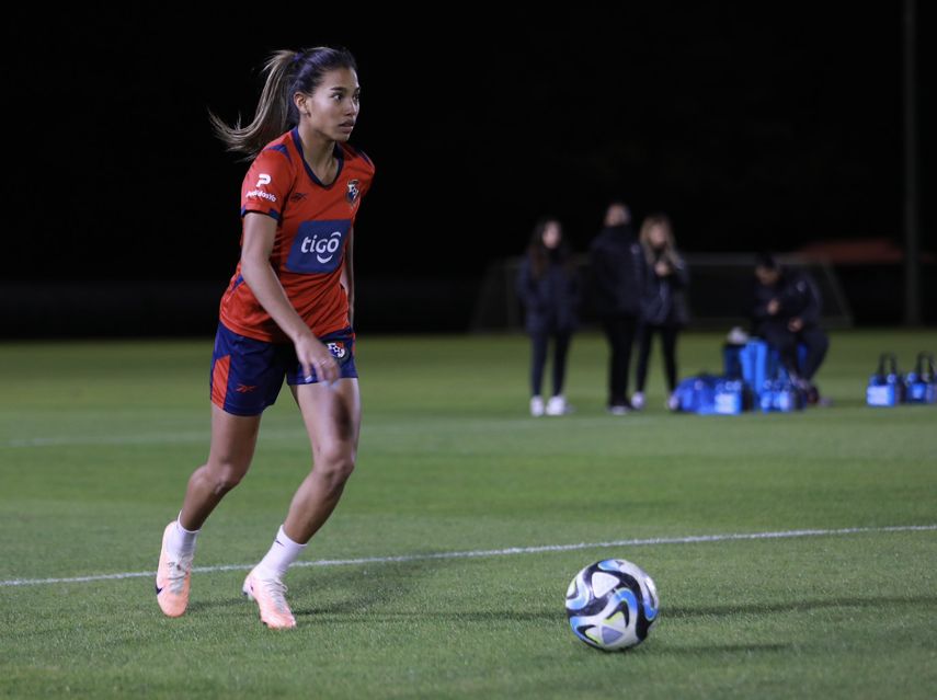 Emily Cedeño destaca cómo fánaticos Francia se volcaron para apoyarlas