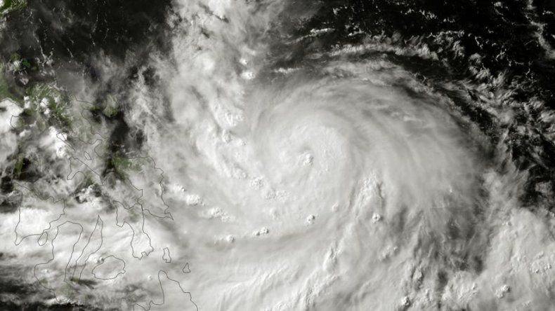 Filipinas evacúa a más de 80.000 personas ante llegada de tifón