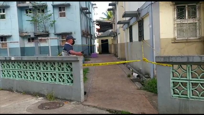 En la noche del jueves unos jóvenes fueron sorprendidos por encapuchados que les dispararon mientras jugaban videojuegos.