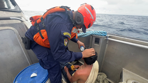 Armada de Colombia rescata a panameños a la deriva en el Pacífico.