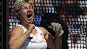 Wlodarczyk rompe récord mundial de martillo en Rio