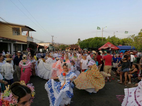 Recorrido de tunas en Santo Domingo de Las Tablas