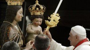 El Papa saluda a los legendarios centenarios de Cerdeña