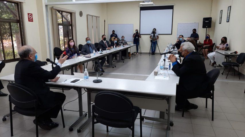 Comisión Especial de Evaluación de los aspirantes a magistrados de la Corte.