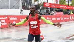 Mo Farah con récord europeo y Brigid Kosgei se coronan en el maratón de Chicago