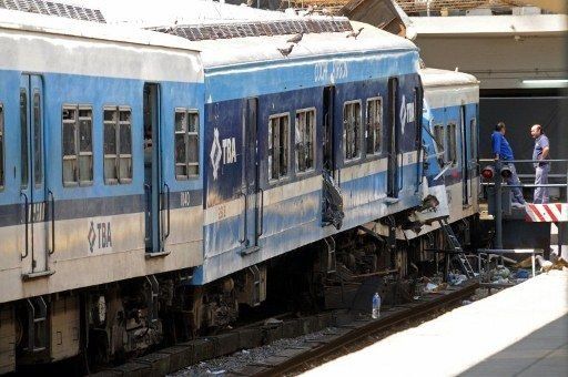 Tren se estrella en Argentina y deja 49 muertos y 600 heridos