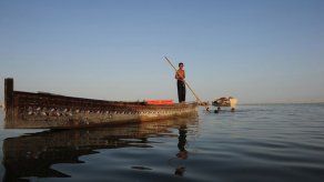 El lago más grande de Pakistán muere envenenado