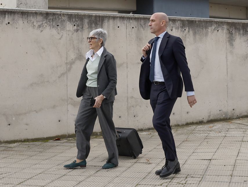 Rubiales afirma estar totalmente seguro de que Hermoso consintió el beso.