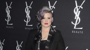 Kelly Osbourne publica en Twitter el número de la amante de su padre