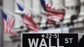Dow Jones cae más de 200 puntos