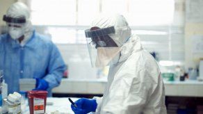 China aprueba la producción de su primer medicamento contra el Ébola