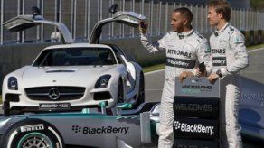Mercedes presentó en Jerez el nuevo W04 con la incorporación de Hamilton