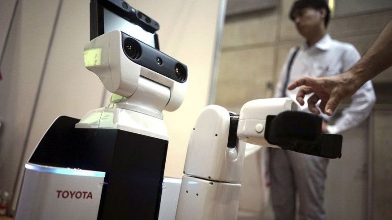 Toyota presenta un robot que recoge y ayuda a enfermos