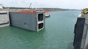 ACP realiza prueba en compuerta de Agua Clara en Gatún