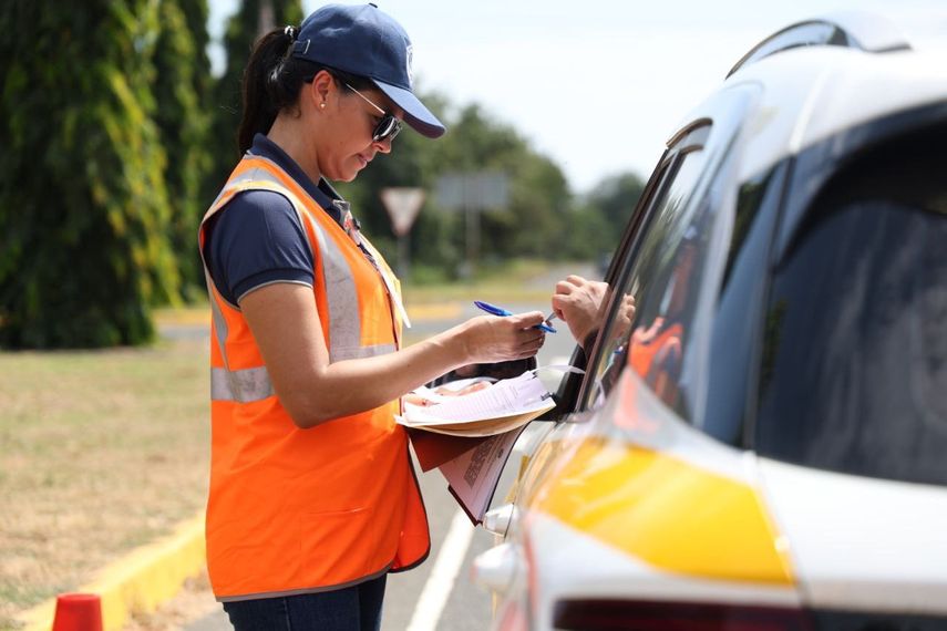 Contraloría fiscaliza vehículos oficiales