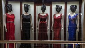 Talibán exige cubrir cabezas de maniquíes en Kabul