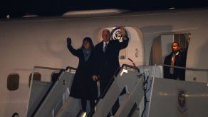 Pence llega a Japón para tratar el problema norcoreano antes de los JJOO