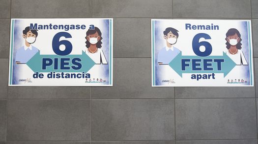 La gente ya no tiene que estar a cuando menos 1.8 metros (6 pies) de distancia de los demás.