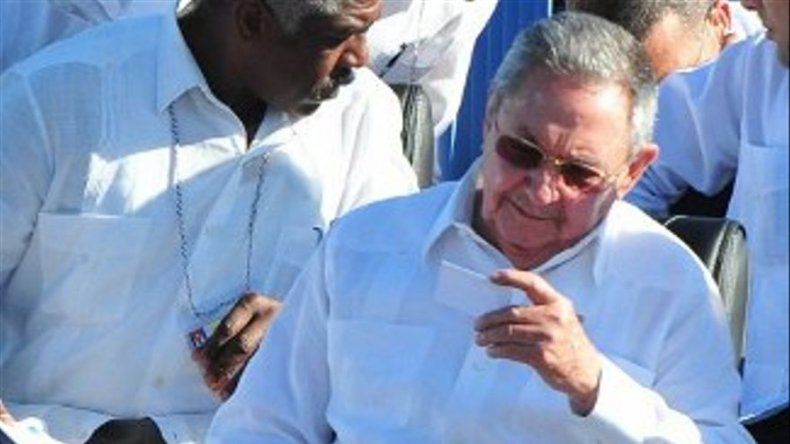 Castro conversa con titular del Senado francés sobre la Cumbre CELAC-UE
