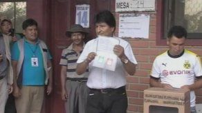 El No a la reelección de Evo Morales ganó por 51 % en Bolivia