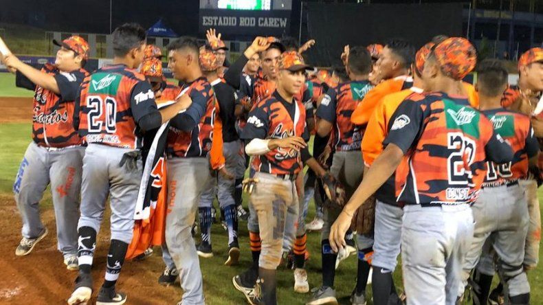 Los Santos toma ventaja en el primer juego de la Serie Final
