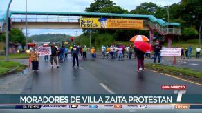 Residentes de Plaza Valencia cierran la vía en Villa Zaita