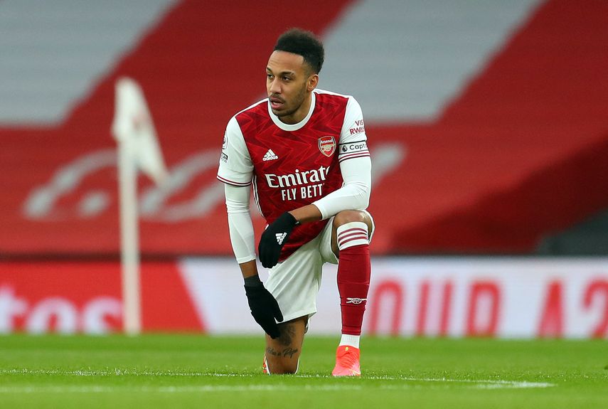 El Arsenal retira el brazalete de capitán a Aubameyang