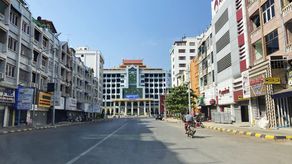 Un reporte en el periódico estatal Global New Light of Myanmar acusó a “los medios de comunicación que destruyen el país” de difundir un video que tergiversaría la masacre para presentarla como si hubiese sido perpetrada por las fuerzas de seguridad.