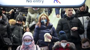 Rusia registra cifra récord de casos nuevos de COVID-19