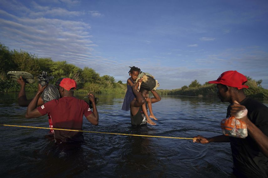Pero del mismo modo que los mensajes guiaron a muchos haitianos hasta Del Rio