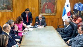 Profesora Turner acepta disculpas tras orden de reintegro a la UP