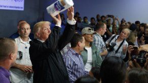 Trump: Puerto Rico no debe esperar ayuda “para siempre”